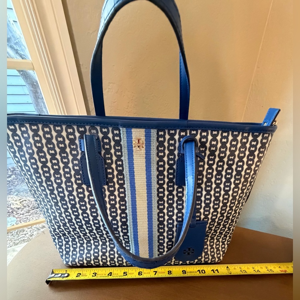 Tory Burch Gemini Link Blue and White Patterned Tote- comes with long strap - Picture 15 of 16